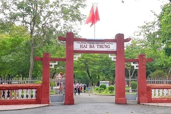 Vụ nữ giáo viên bị cưỡng chế khỏi lớp học: Hiệu trưởng xin nghỉ hưu trước tuổi