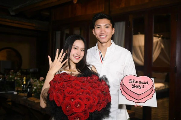 Chuyện tình của cầu thủ giàu có và tiểu thư Hà Nội: Vừa cầu hôn 2 tháng đã ấn định luôn ngày cưới-6