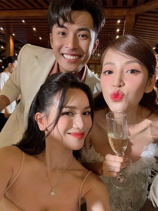 Đám cưới Puka và Gin Tuấn Kiệt: Cô dâu rơi nước mắt lộ diện, chú rể phát biểu xúc động trên lễ đường-10