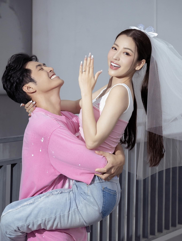 Đám cưới Puka và Gin Tuấn Kiệt: Cô dâu rơi nước mắt lộ diện, chú rể phát biểu xúc động trên lễ đường-16