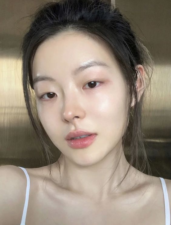 Dùng nước muối sinh lý để làm sạch mắt: BS cảnh báo nguy cơ hại thị lực nếu làm sai và hướng dẫn cách làm đúng-3