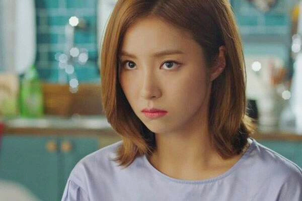 Đón chồng về từ bàn nhậu, cô vợ ngã ngửa khi phát hiện ra bí mật trong điện thoại của ông xã-1