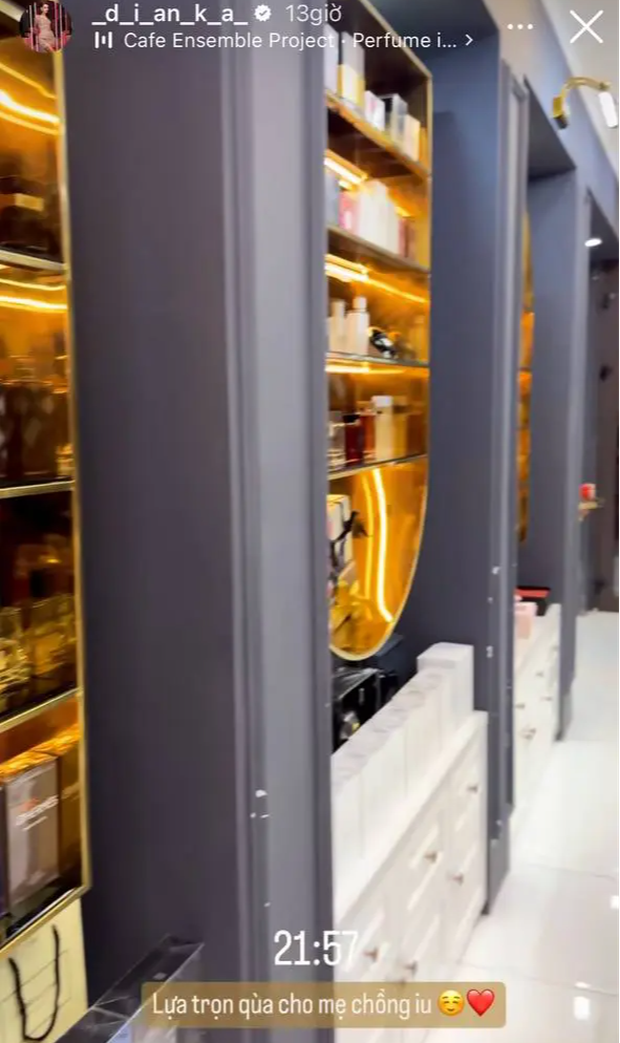 Vợ Tây của Bùi Tiến Dũng tự tay chọn quà cho mẹ chồng, nhắn nhủ bằng tiếng Việt bày tỏ tình cảm-1