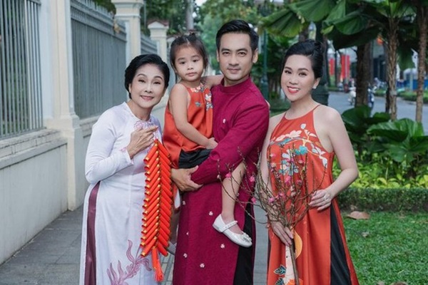 Cháu gái Vũ Linh cưới chồng đẹp trai, được chiều chuộng hết mức-4