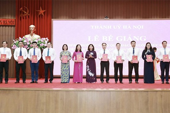 256 học viên hoàn thành Lớp bồi dưỡng cán bộ quy hoạch nguồn của Thành ủy