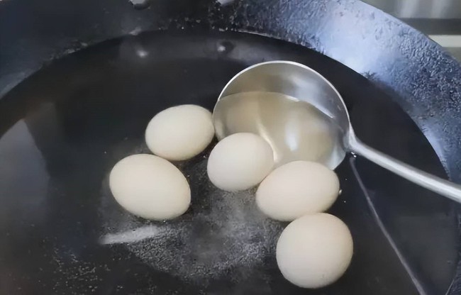 Khi luộc trứng đừng dùng nước lạnh, công thức 12345 mới là cách làm đúng-3