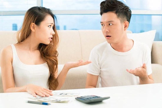 Chồng thạc sĩ ê chề ngửa tay xin tiền vợ làm công nhân