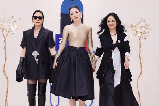 Chị đẹp đạp gió rẽ sóng đang ưu ái diva Hồng Nhung, Mỹ Linh, Lệ Quyên