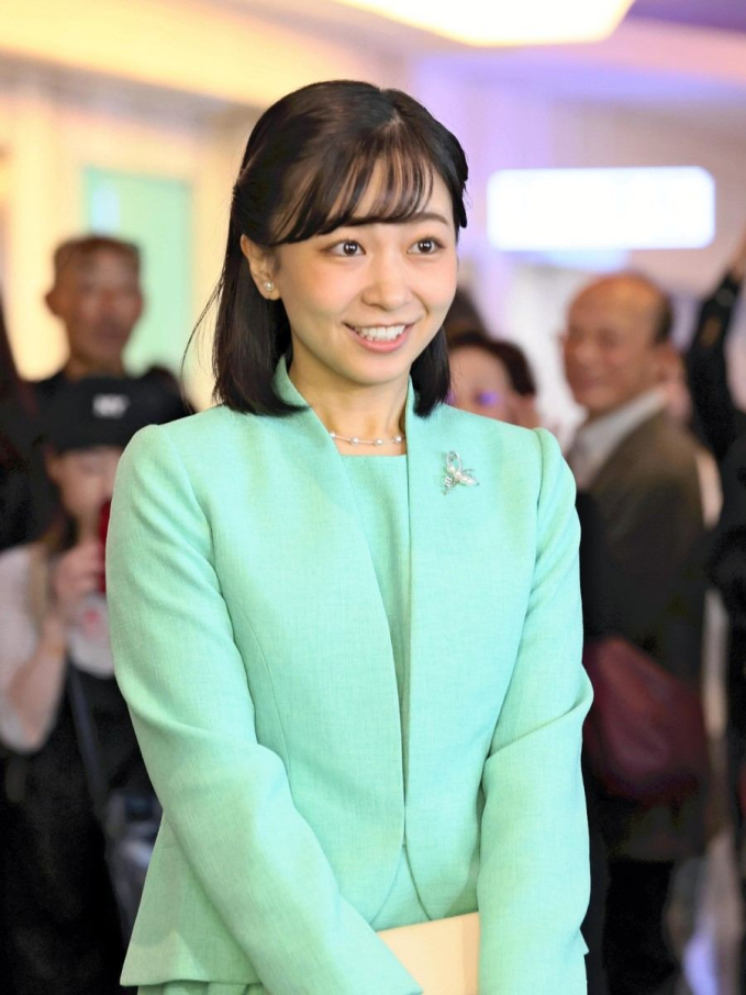 Công chúa xinh đẹp nhất Nhật Bản một mình xuất hiện trong chuyến công du nước ngoài, được khen hết lời bởi chi tiết cực tinh tế-1