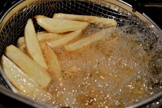 Đồ ăn nhanh sản sinh chất gây ung thư cho con người như thế nào?