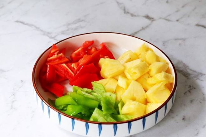 Gà luộc hay rang mãi cũng chán, đem sốt chua ngọt được món thơm nức, tốn cơm-3