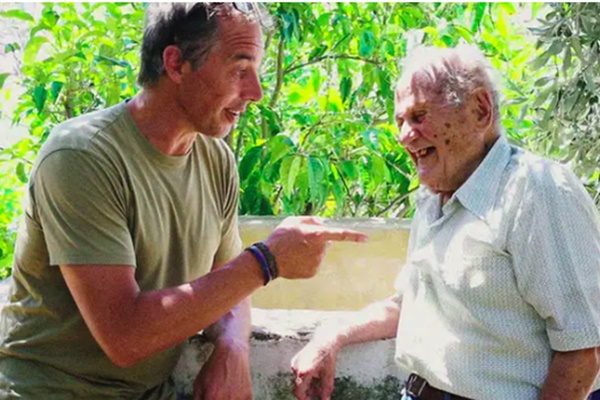 Ông lão U70 bị ung thư phổi, quyết chuyển về vùng đất blue zones, không ngờ sống tới 98 tuổi: Bí quyết trường thọ hóa ra rất đơn giản-2