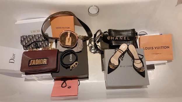 Nữ đại gia U35 “lẻ bóng” trong biệt thự 2 mặt tiền đắc địa, thích “tự thưởng” bản thân xe tiền tỷ, nhẫn kim cương - Ảnh 12. Nữ đại gia U35 lẻ bóng” trong biệt thự 2 mặt tiền đắc địa, thích tự thưởng” bản thân xe tiền tỷ, nhẫn kim cương-12