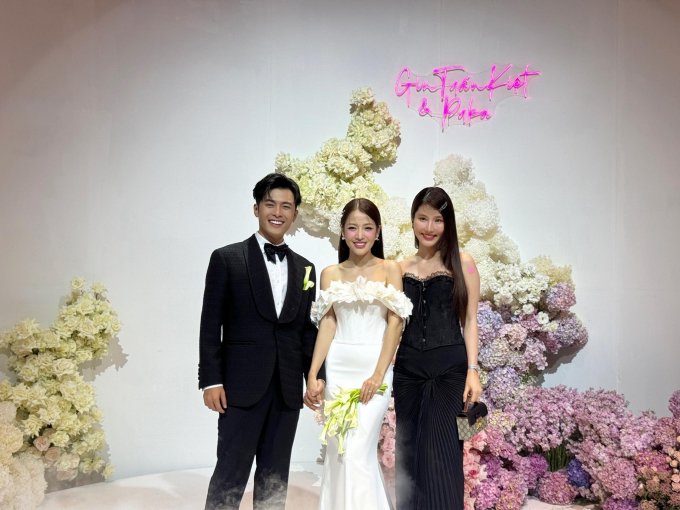Tiệc cưới Puka - Gin Tuấn Kiệt: Cô dâu chú rể rạng rỡ bên dàn khách mời trong hôn lễ ở TP Hồ Chí Minh-2