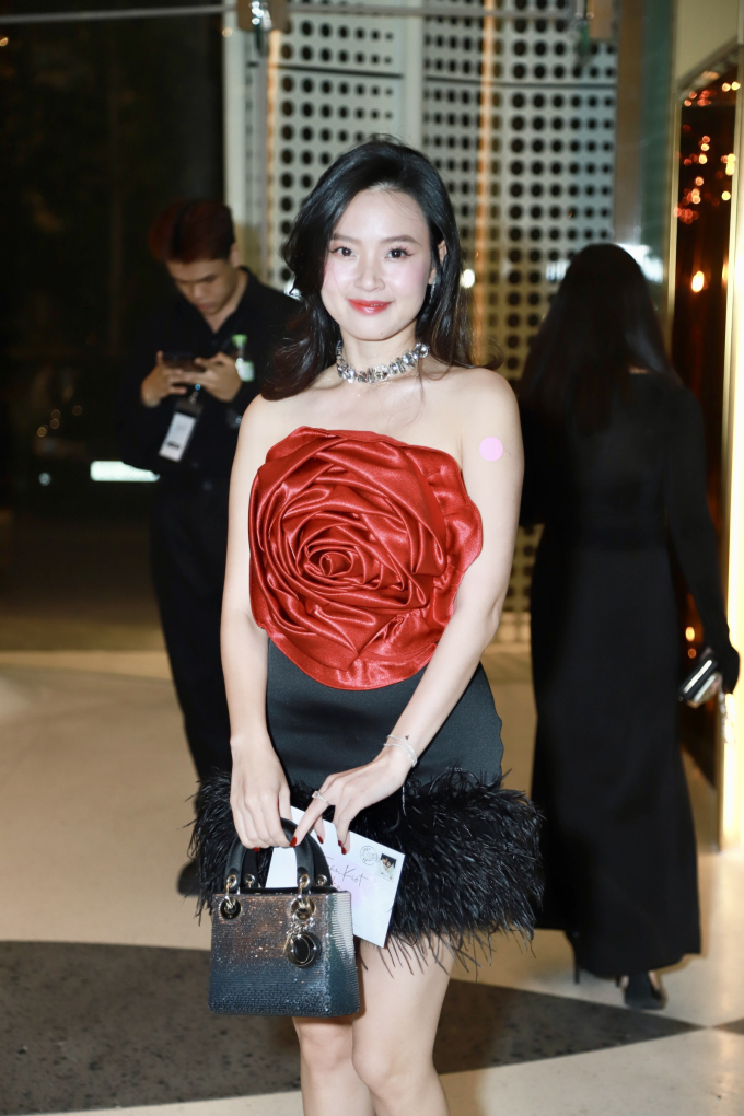 Tiệc cưới Puka - Gin Tuấn Kiệt: Cô dâu chú rể rạng rỡ bên dàn khách mời trong hôn lễ ở TP Hồ Chí Minh-9