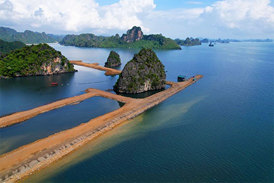 Toàn cảnh dự án khu đô thị đổ đất quây núi đá thành 'hòn non bộ' ở vịnh Hạ Long