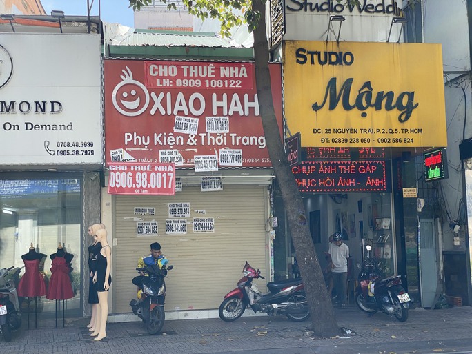 Phố thời trang sầm uất nhất TP HCM vắng tanh, chi chít các bảng cho thuê mặt bằng-2