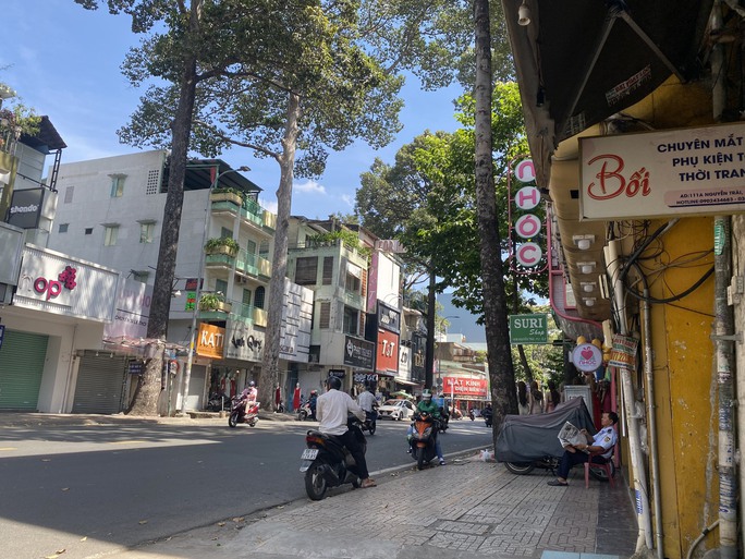 Phố thời trang sầm uất nhất TP HCM vắng tanh, chi chít các bảng cho thuê mặt bằng-4