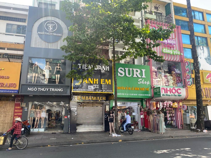 Phố thời trang sầm uất nhất TP HCM vắng tanh, chi chít các bảng cho thuê mặt bằng-5