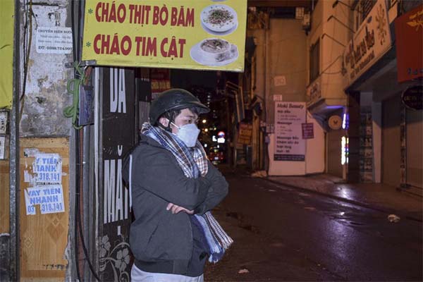 Khoảnh khắc 2 xe máy đâm trực diện khiến 5 người thương vong-2