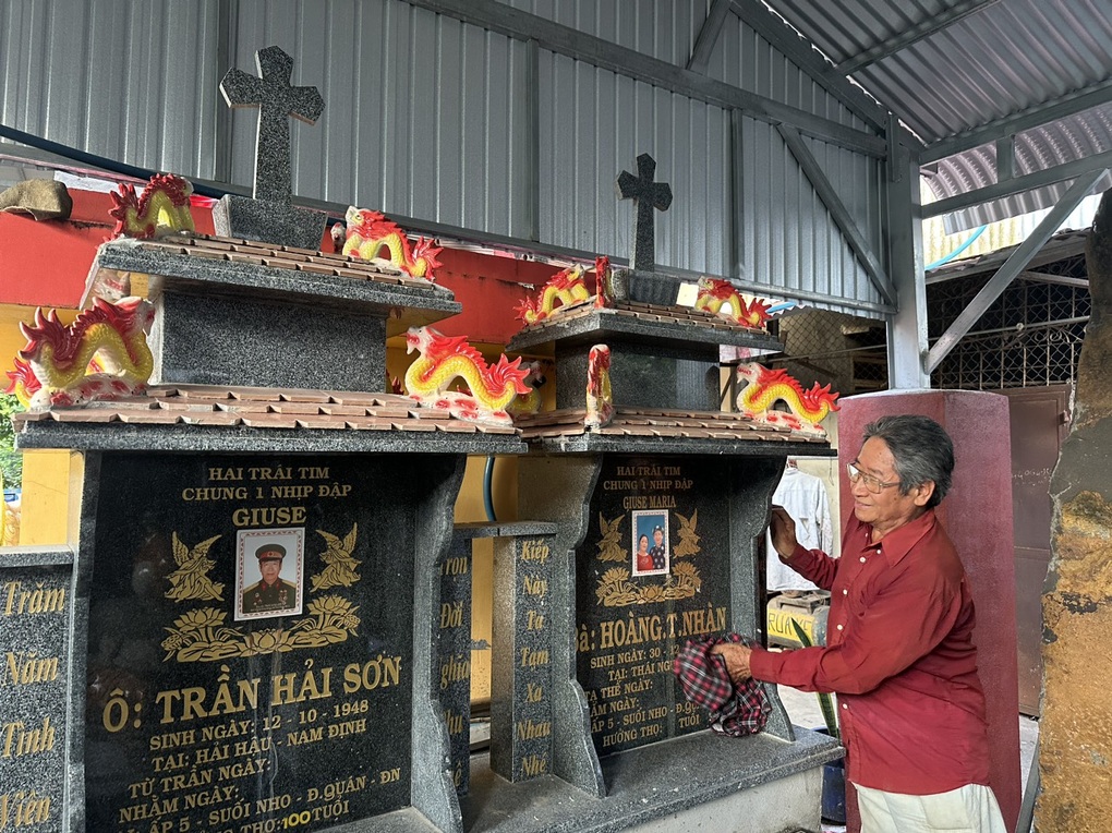 Đôi vợ chồng đồng lòng hiến xác, tự xây mộ, chuẩn bị hậu sự cho mình-1