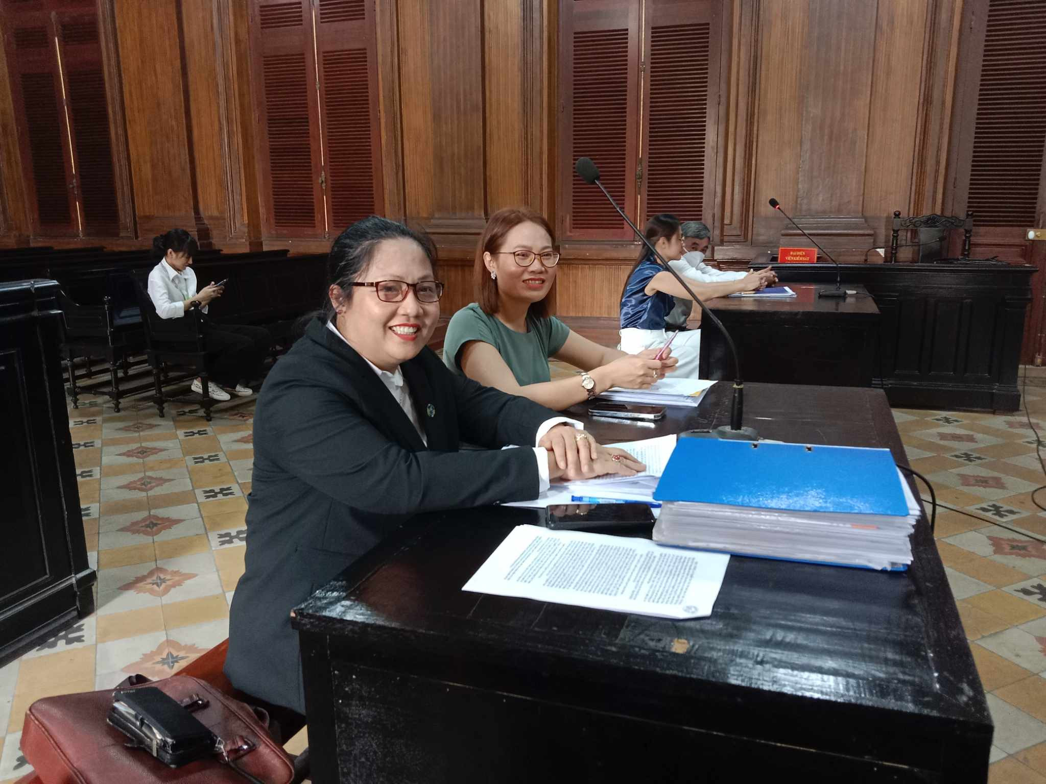 Tạm dừng phiên tòa vụ hoa hậu Thùy Tiên bị kiện đòi 1,5 tỷ đồng-2