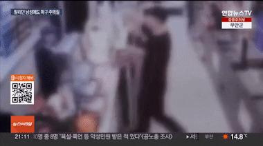 Chàng trai hành hung dã man nhân viên cửa hàng tiện lợi vì để tóc ngắn, toàn bộ diễn biến được camera ghi lại gây chấn động Hàn Quốc-1