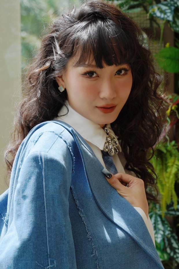 Cô gái chê giày Chanel 43 triệu đi mưa ra màu, khẳng định mua túi hiệu là xác định lỗ khiến netizen tranh cãi-1