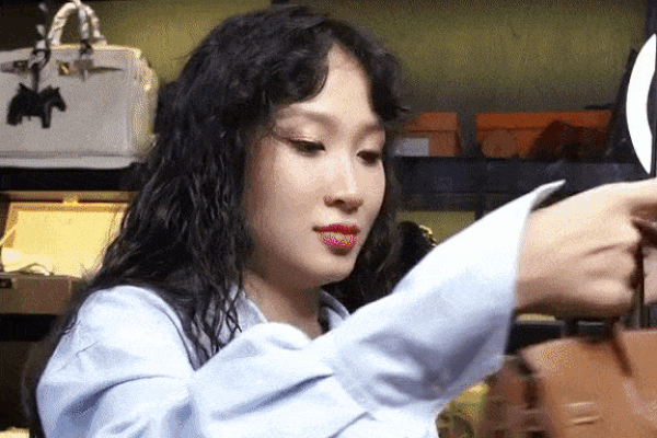 Nàng thơ đầu tiên của Chanel: Thời trẻ lộng lẫy trên sàn diễn, U70 trở thành biểu tượng mặc đẹp-12