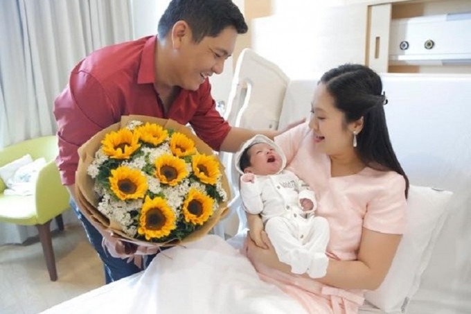 2 lần sinh con của diễn viên Thanh Thúy: Quyết đẻ thường nhưng lại phải sinh mổ, dắt theo cả êkíp chật kín phòng-3