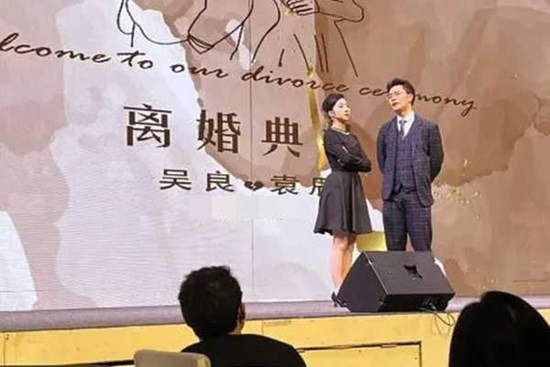 Vợ chồng hết yêu tổ chức tiệc ly hôn, cư dân mạng thắc mắc: 