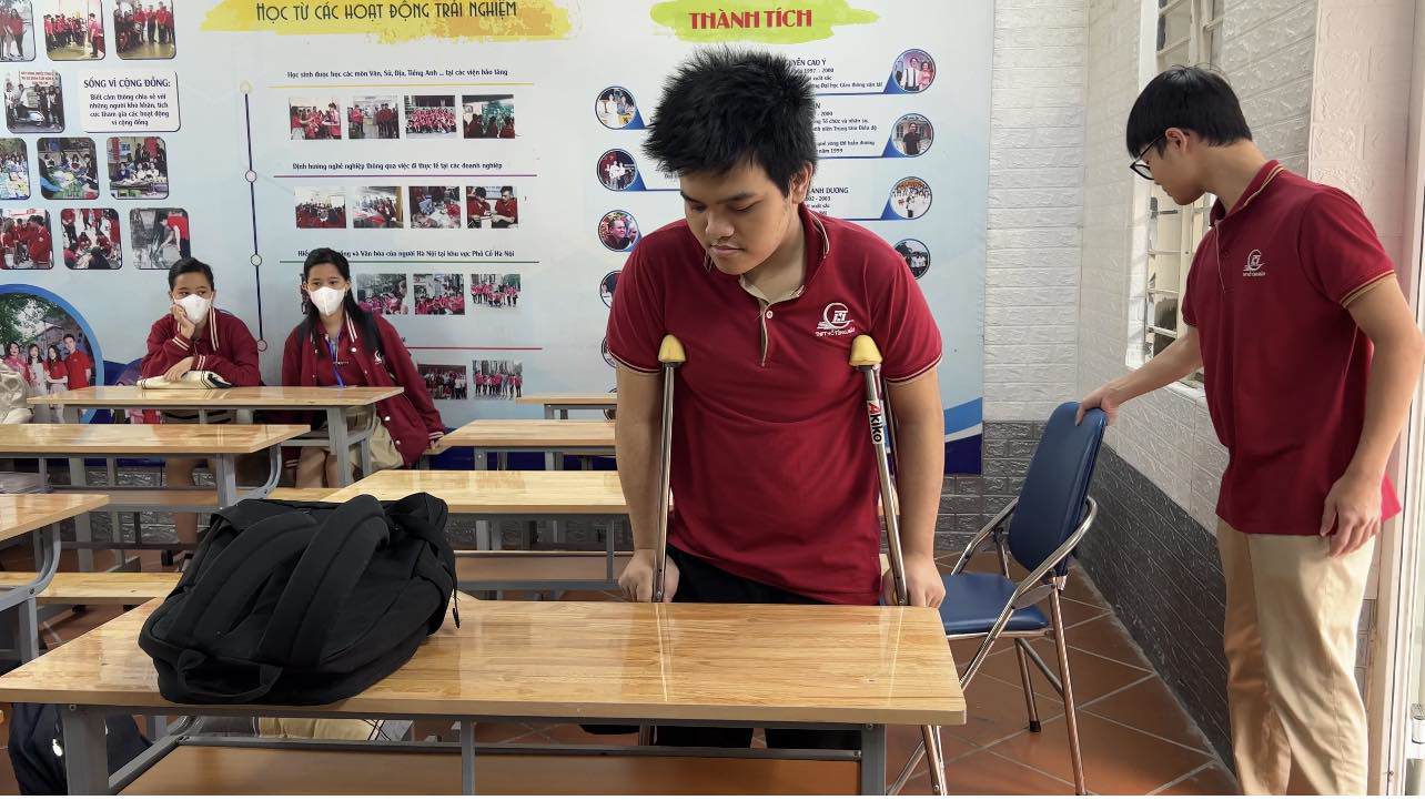 Vụ cháy chung cư mini ở Khương Hạ: Nam sinh nhảy từ tầng 10 đã trở lại trường học-2