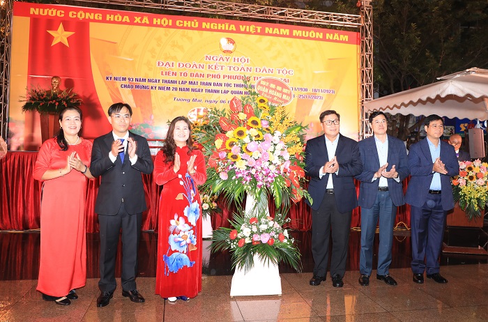 Chủ tịch UBND Thành phố Trần Sỹ Thanh chung vui Ngày hội Đại đoàn kết phường Tương Mai (quận Hoàng Mai)-3