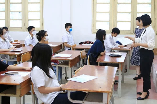 Khởi tố nữ sinh làm lộ đề thi tốt nghiệp THPT môn Toán ở Yên Bái-1