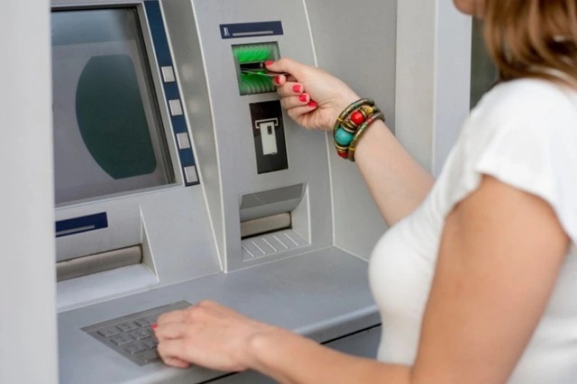 Rút tiền tại ATM nhưng máy nuốt tiền không nhả, hãy bình tĩnh làm theo cách này!!!-3