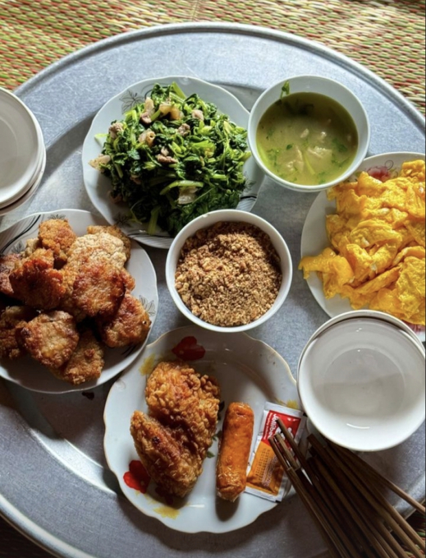 Vợ Tây bày tỏ tình yêu với bà của Bùi Tiến Dũng, khoe mâm cơm quê nhà chồng-2