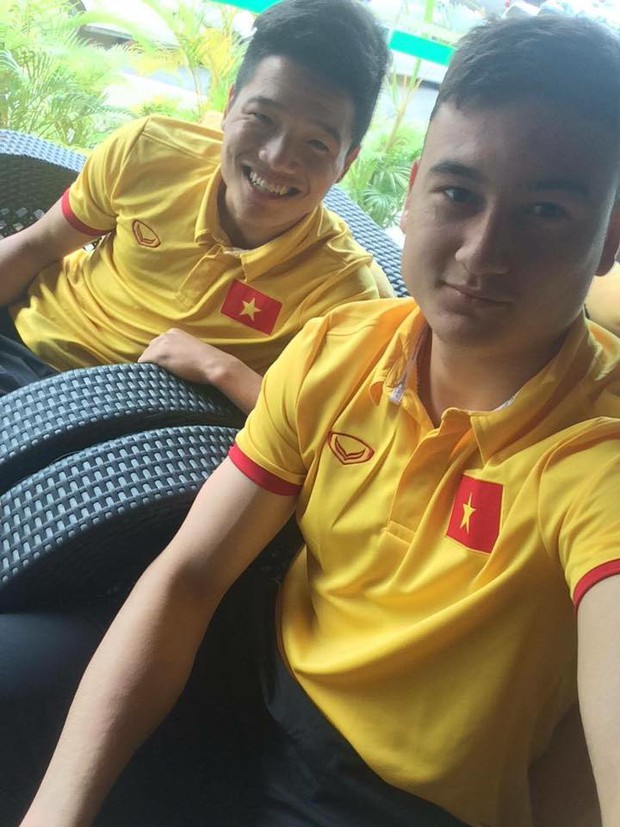Cựu thủ môn U23 Việt Nam sắp lên xe hoa cùng cô giáo tiểu học và chuyện dẫn bạn về nhà mất cả em gái-12