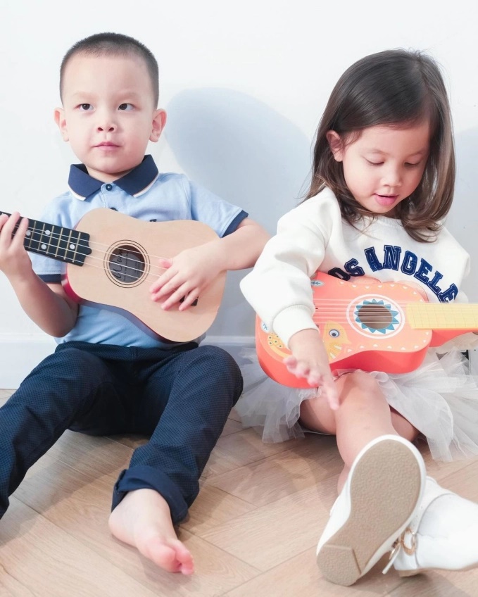 Nhìn loạt ảnh hàng ngày của 2 nhóc Lisa và Leon, nhiều người ngưỡng mộ cách dạy con của Hồ Ngọc Hà vì chi tiết này-1