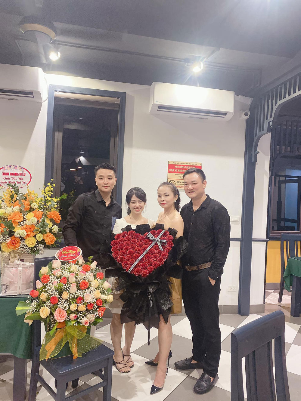 Chân dung mẹ chồng U50 trẻ đẹp, nhảy cực sung trong đám cưới hút 4 triệu view ở Hà Nội-3