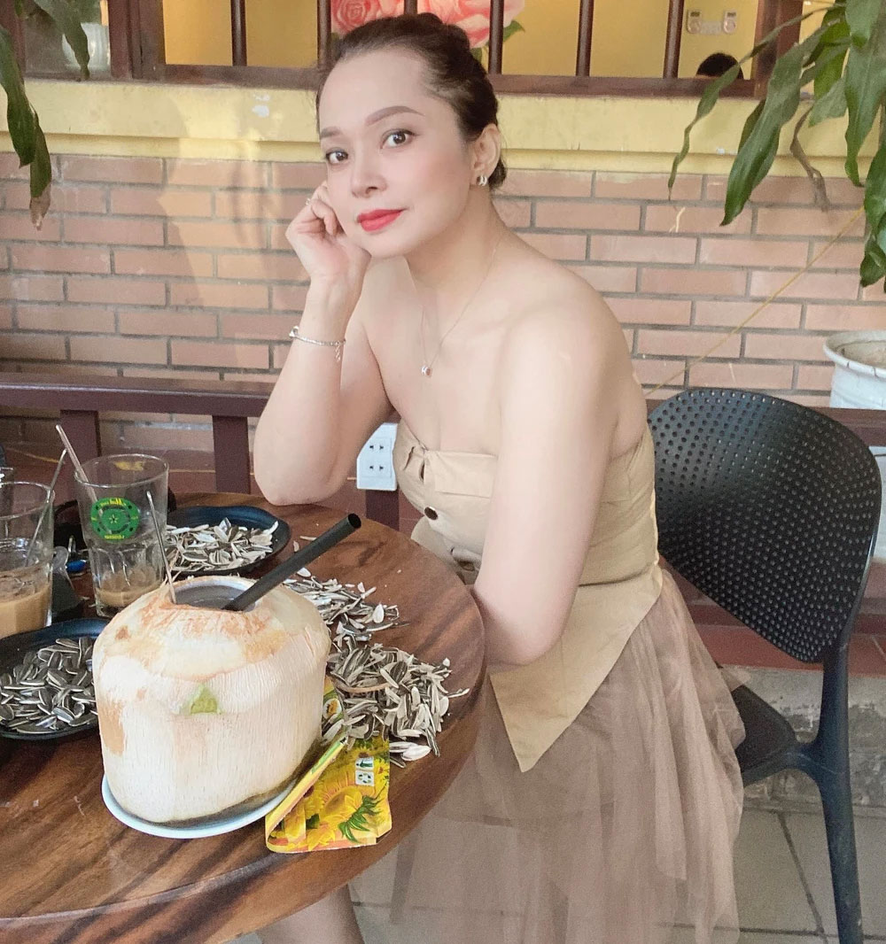 Chân dung mẹ chồng U50 trẻ đẹp, nhảy cực sung trong đám cưới hút 4 triệu view ở Hà Nội-6