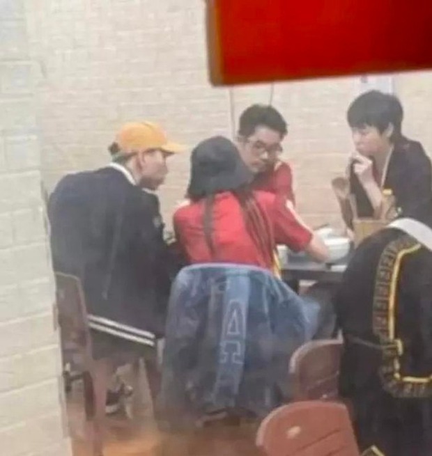 Mối quan hệ giữa Đoàn Văn Hậu và bố mẹ Doãn Hải My tốt cỡ nào?-3