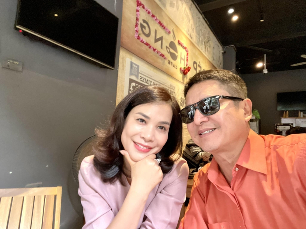 Nhan sắc bạn gái kém 18 tuổi, chỉ yêu không cưới của NSƯT Chí Trung-8