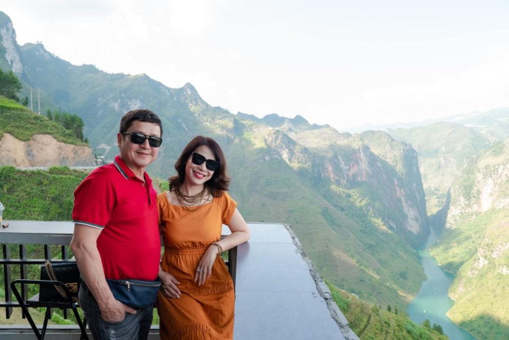 Nhan sắc bạn gái kém 18 tuổi, chỉ yêu không cưới của NSƯT Chí Trung-7