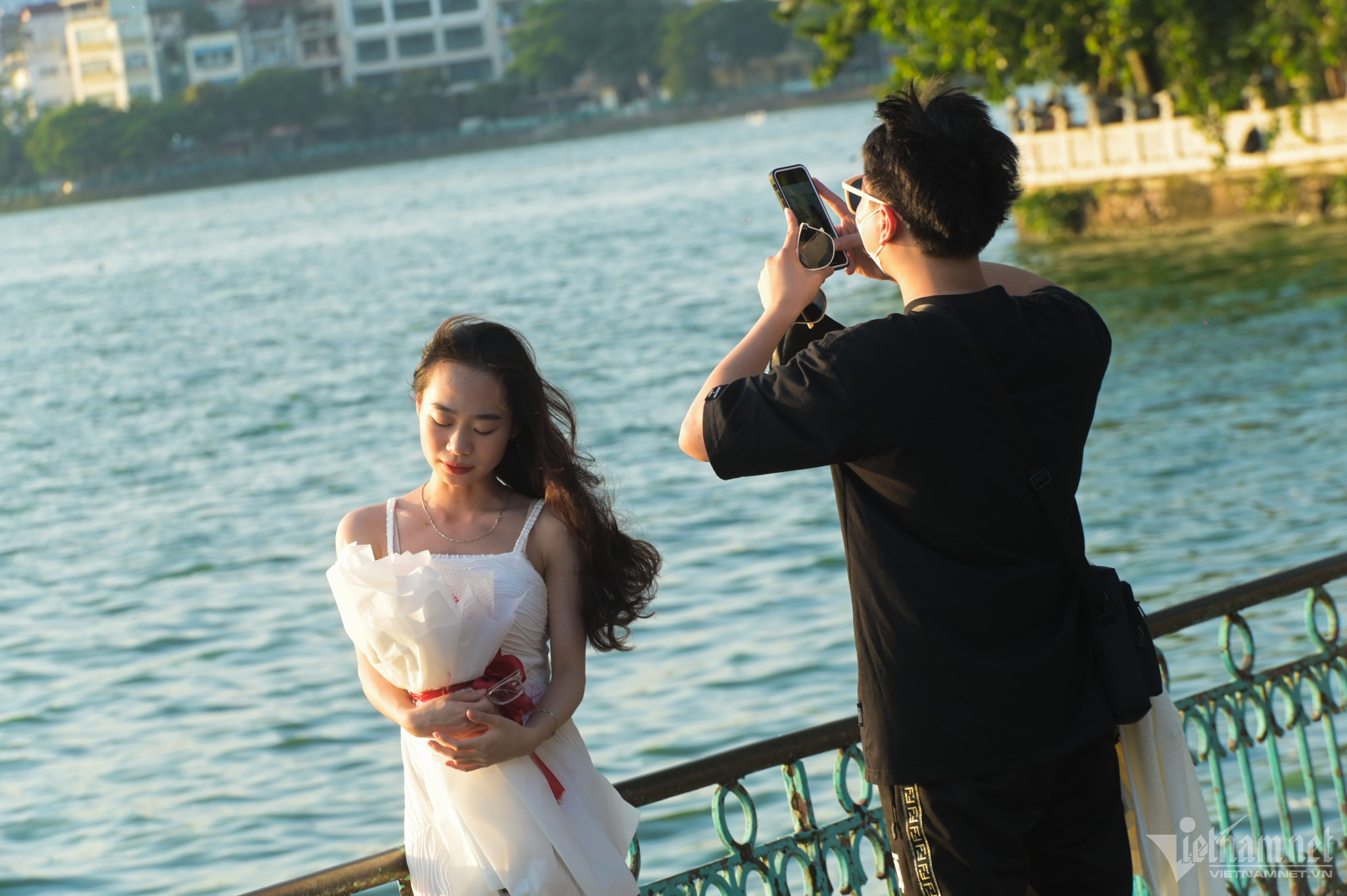 Thời tiết Hà Nội 3 ngày tới: Nắng đẹp liên tiếp, rồi chuyển nhiều mây âm u-1
