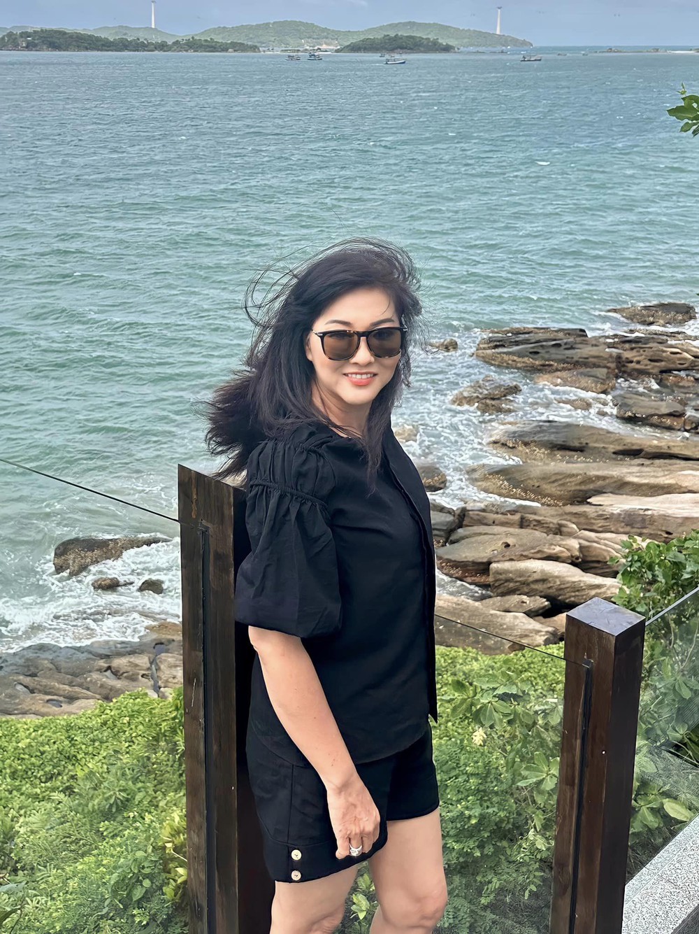 Nữ diễn viên Việt 61 tuổi lẻ bóng, không chồng con, nhưng vẫn trẻ đẹp, sống vui tươi-7