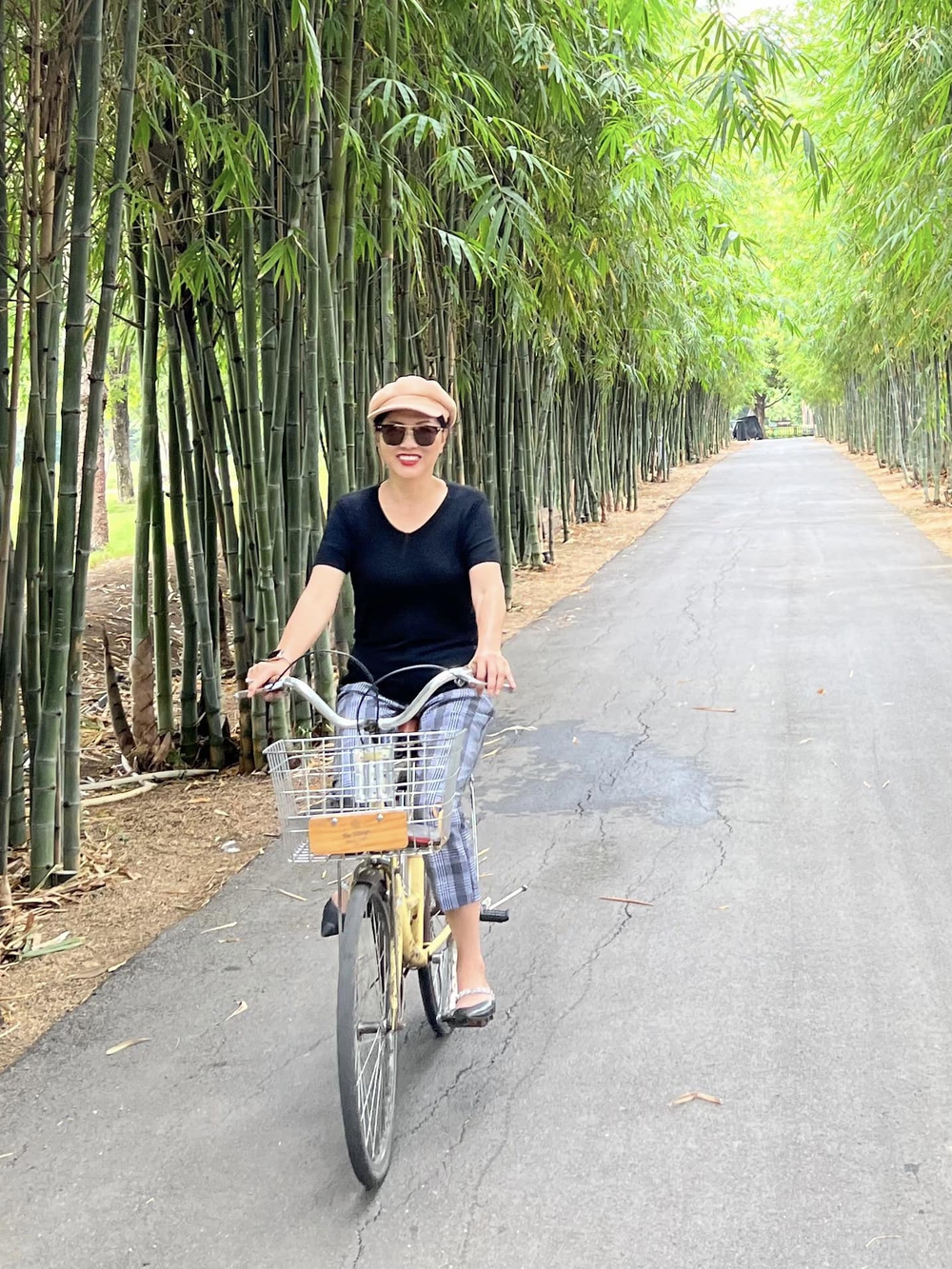 Nữ diễn viên Việt 61 tuổi lẻ bóng, không chồng con, nhưng vẫn trẻ đẹp, sống vui tươi-5