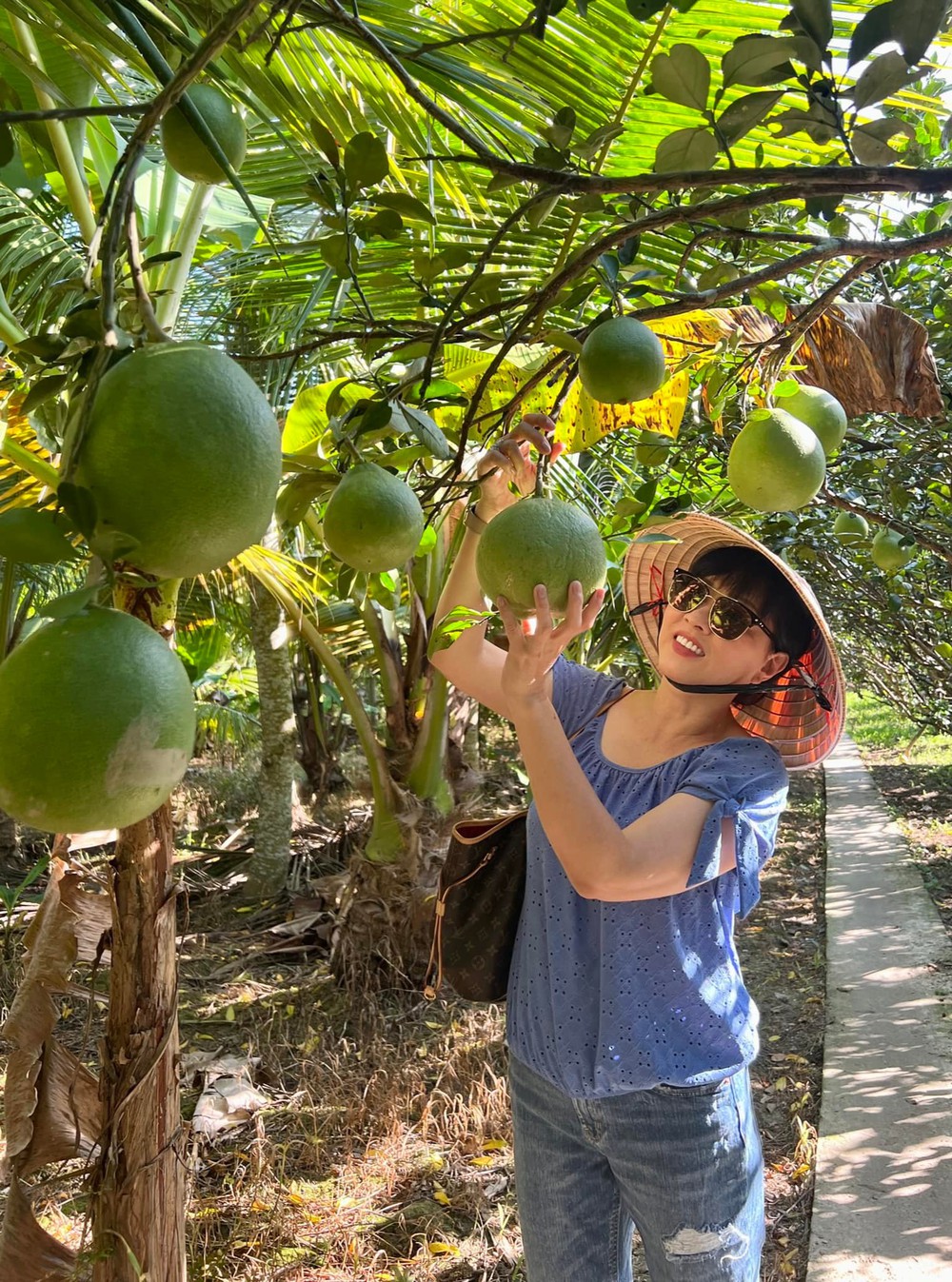 Nữ diễn viên Việt 61 tuổi lẻ bóng, không chồng con, nhưng vẫn trẻ đẹp, sống vui tươi-4