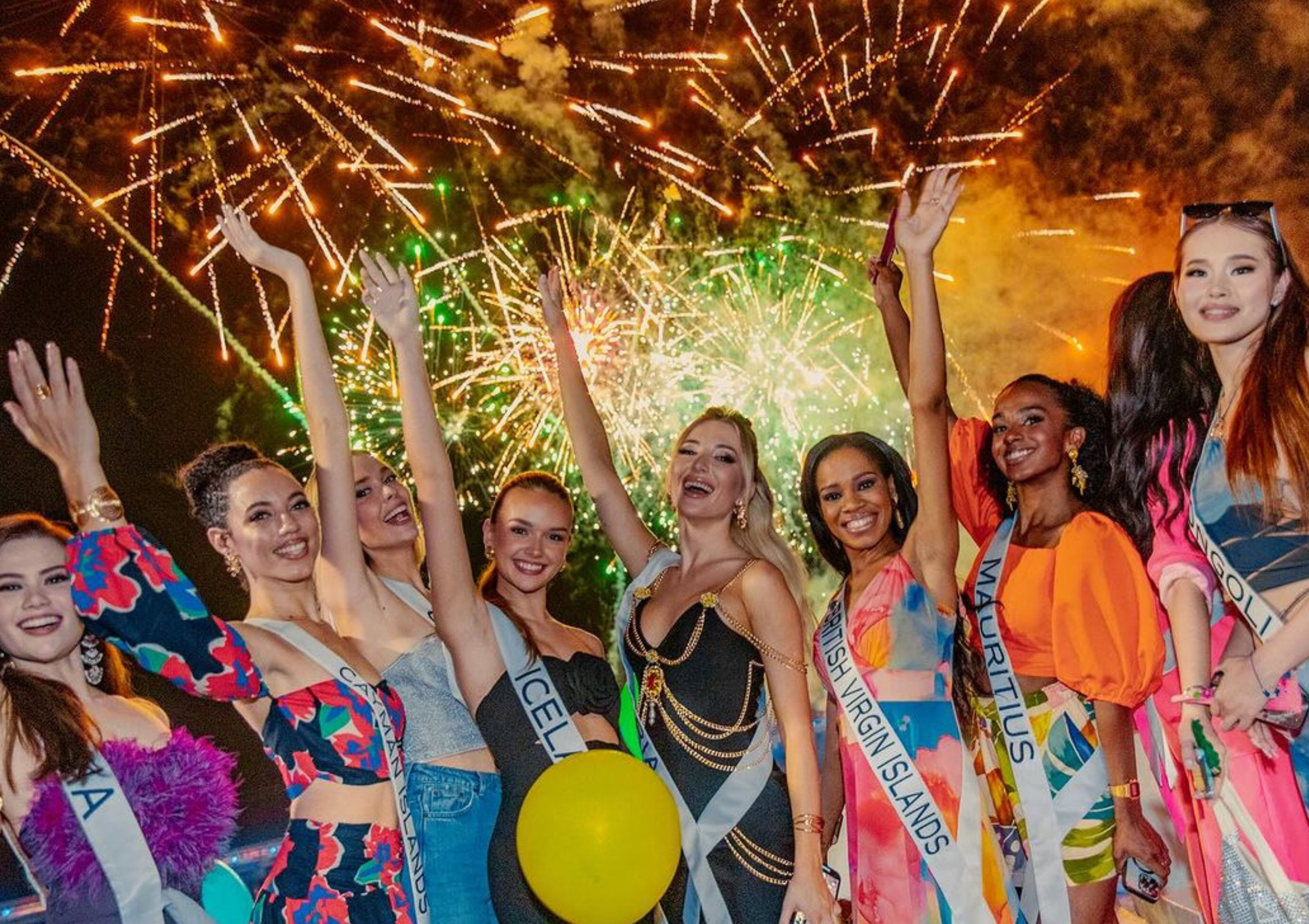 Bùi Quỳnh Hoa sexy diện bikini lái mô tô nước đẹp mắt ở Miss Universe 2023-7