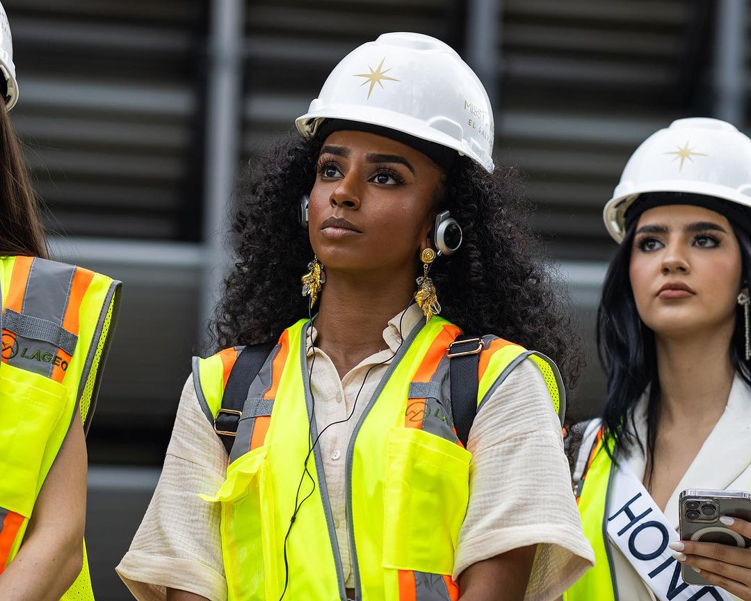 Bùi Quỳnh Hoa sexy diện bikini lái mô tô nước đẹp mắt ở Miss Universe 2023-22