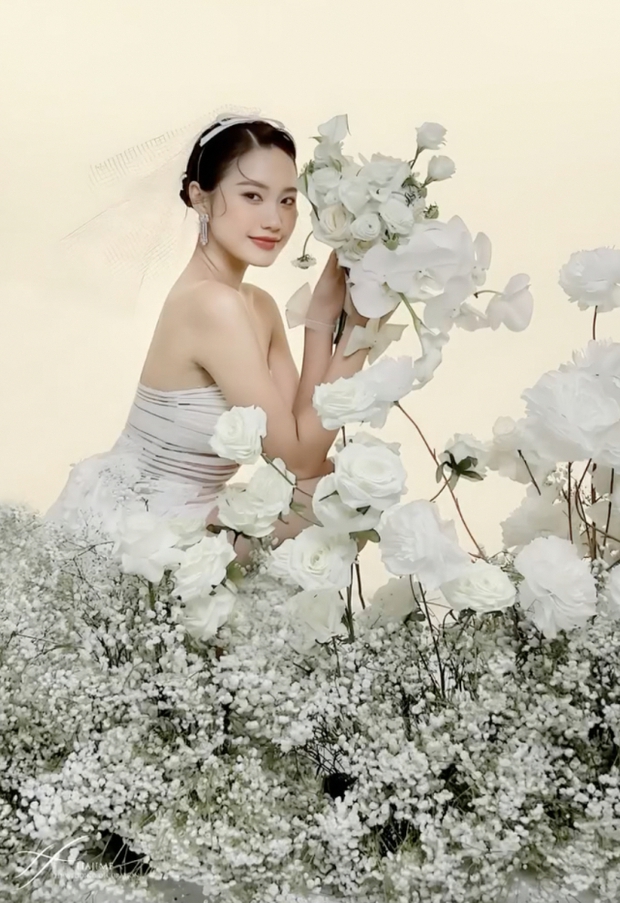 Doãn Hải My diện váy ôm bó sát, khoe chân dài gợi cảm, vòng 2 thế nào trong ảnh cưới với Đoàn Văn Hậu?-1